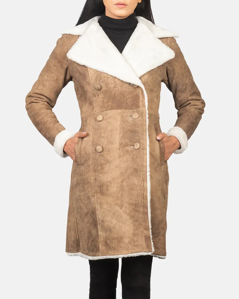 This trendy model flaunts a long trench coat in a beautiful brown shearling fabric, perfect for chilly days.