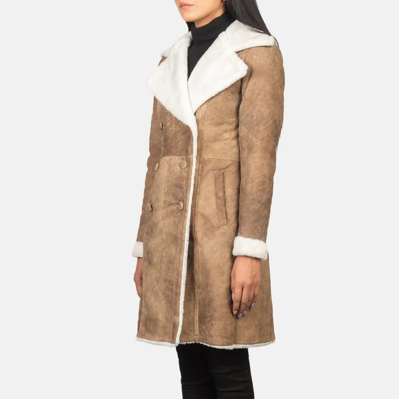 This trendy model flaunts a long trench coat in a beautiful brown shearling fabric, perfect for chilly days.