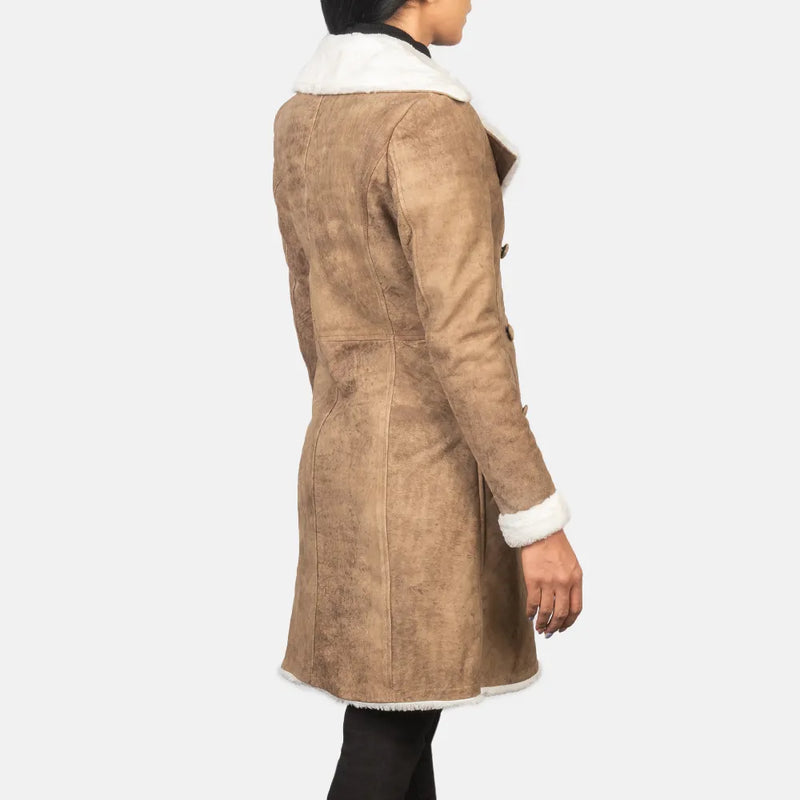 This trendy model flaunts a long trench coat in a beautiful brown shearling fabric, perfect for chilly days.