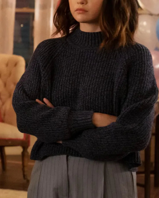 Selena Gomez Only Murders in the Building S02 EP01 Sweater